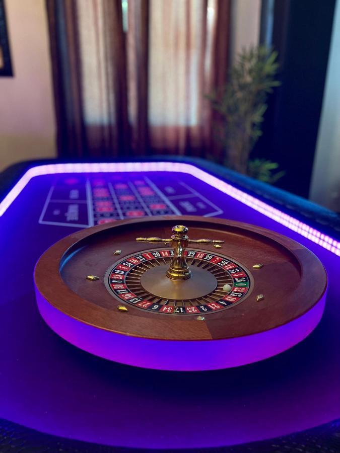 Capsule Casino - Jacuzzi - Billard - Netflix - Console & Jeux Apartment Монс Екстериор снимка