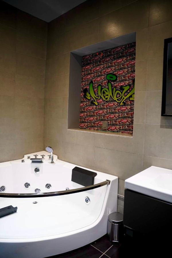 Capsule Casino - Jacuzzi - Billard - Netflix - Console & Jeux Apartment Монс Екстериор снимка